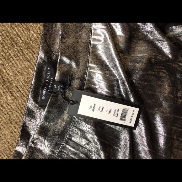 Romeo & Juliet Couture metallic pleated skirt - Picture 4 of 4